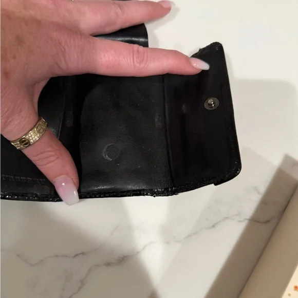 Authentic Burberry 4 ring keychain/cardholder - Picture 8 of 16